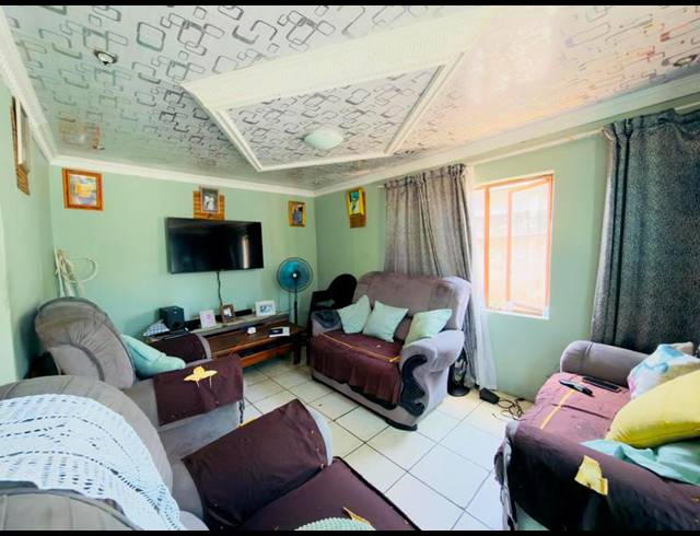 2 BEDROOM HOUSE FOR SALE IN KWANDENGEZI